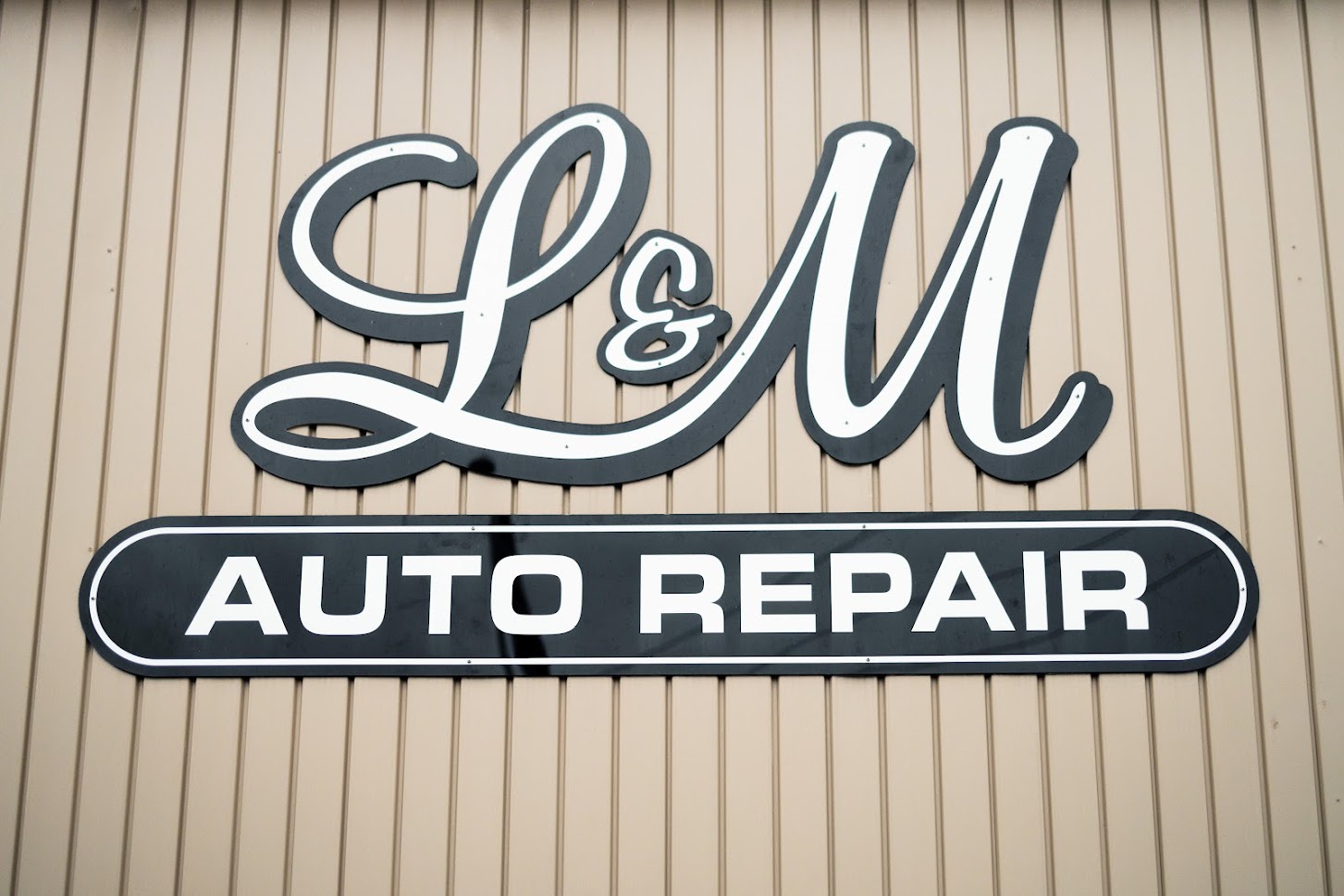 LM AUto Outdoor sign